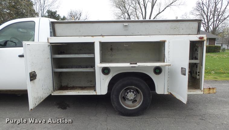 image for item DC7335 2007 Chevrolet Silverado 3500HD utility bed pickup truck