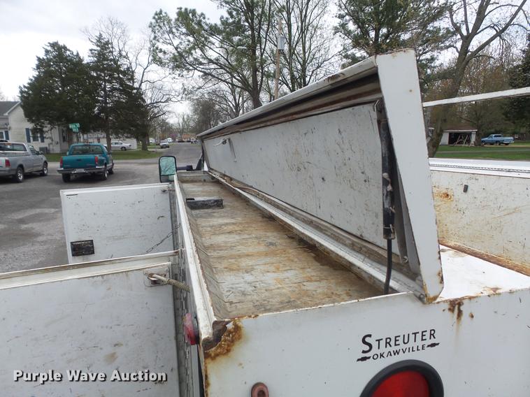 image for item DC7335 2007 Chevrolet Silverado 3500HD utility bed pickup truck