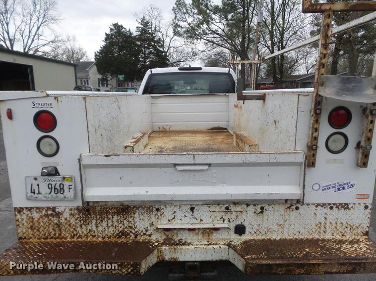 image for item DC7335 2007 Chevrolet Silverado 3500HD utility bed pickup truck