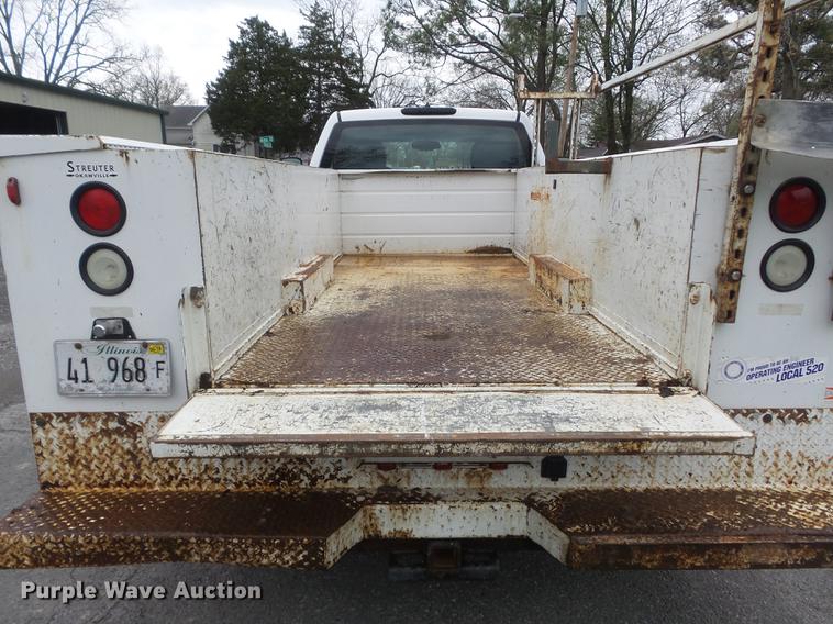 image for item DC7335 2007 Chevrolet Silverado 3500HD utility bed pickup truck