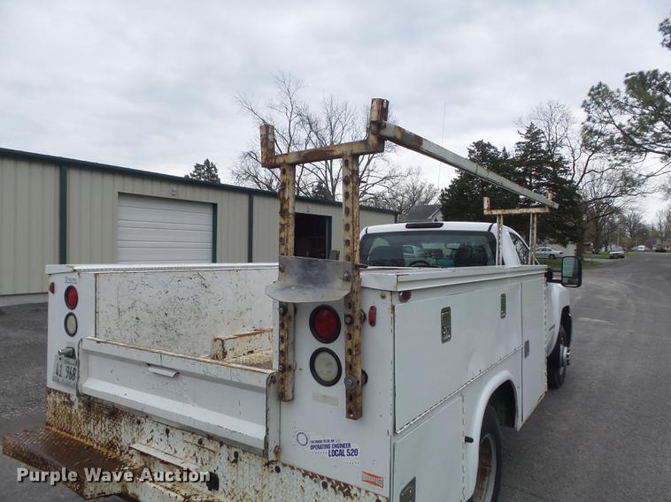 image for item DC7335 2007 Chevrolet Silverado 3500HD utility bed pickup truck