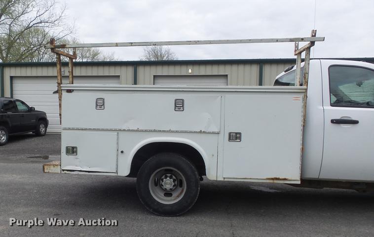 image for item DC7335 2007 Chevrolet Silverado 3500HD utility bed pickup truck