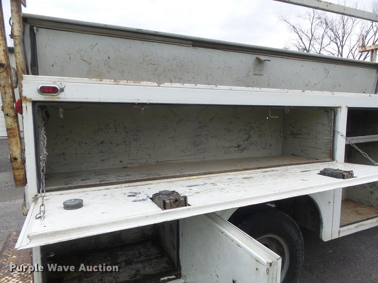 image for item DC7335 2007 Chevrolet Silverado 3500HD utility bed pickup truck