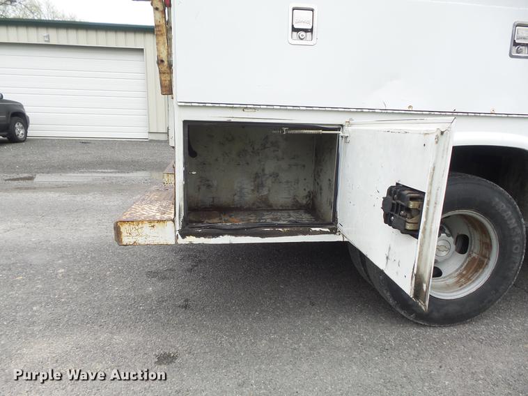 image for item DC7335 2007 Chevrolet Silverado 3500HD utility bed pickup truck