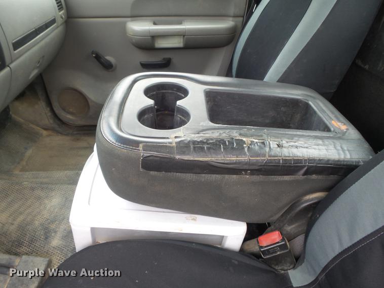 image for item DC7335 2007 Chevrolet Silverado 3500HD utility bed pickup truck