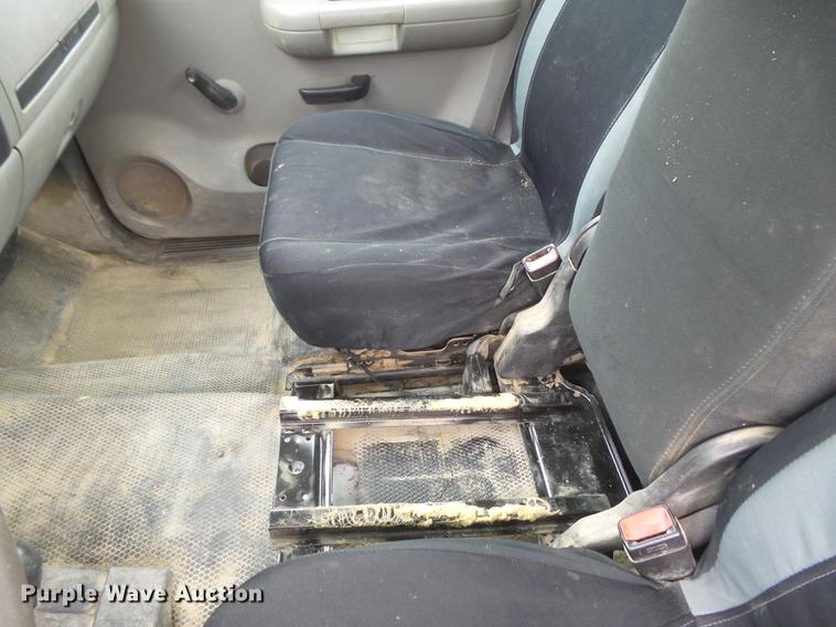 image for item DC7335 2007 Chevrolet Silverado 3500HD utility bed pickup truck