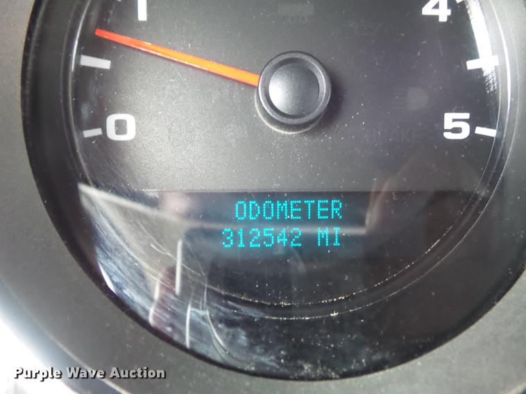 image for item DC7335 2007 Chevrolet Silverado 3500HD utility bed pickup truck