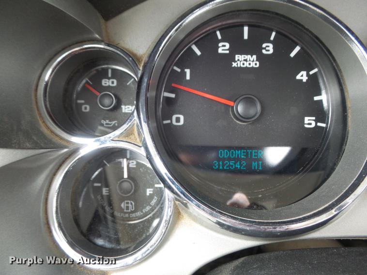 image for item DC7335 2007 Chevrolet Silverado 3500HD utility bed pickup truck