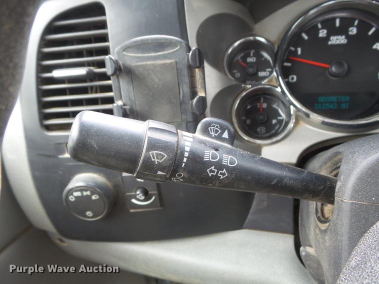 image for item DC7335 2007 Chevrolet Silverado 3500HD utility bed pickup truck