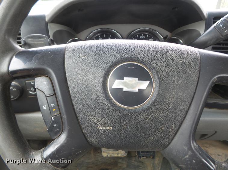 image for item DC7335 2007 Chevrolet Silverado 3500HD utility bed pickup truck