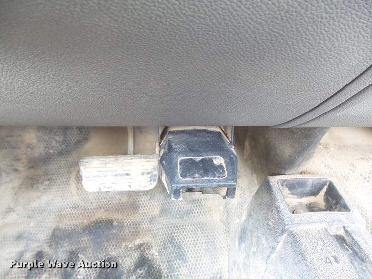 image for item DC7335 2007 Chevrolet Silverado 3500HD utility bed pickup truck