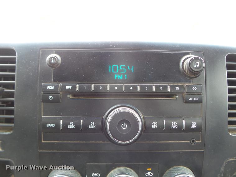 image for item DC7335 2007 Chevrolet Silverado 3500HD utility bed pickup truck