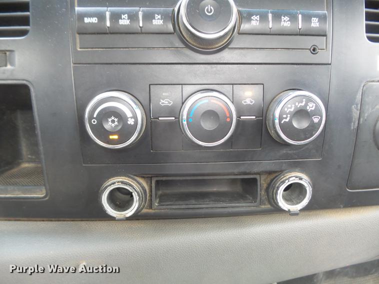 image for item DC7335 2007 Chevrolet Silverado 3500HD utility bed pickup truck