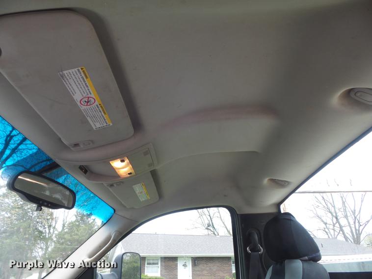 image for item DC7335 2007 Chevrolet Silverado 3500HD utility bed pickup truck