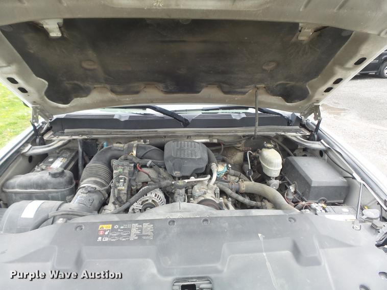 image for item DC7335 2007 Chevrolet Silverado 3500HD utility bed pickup truck