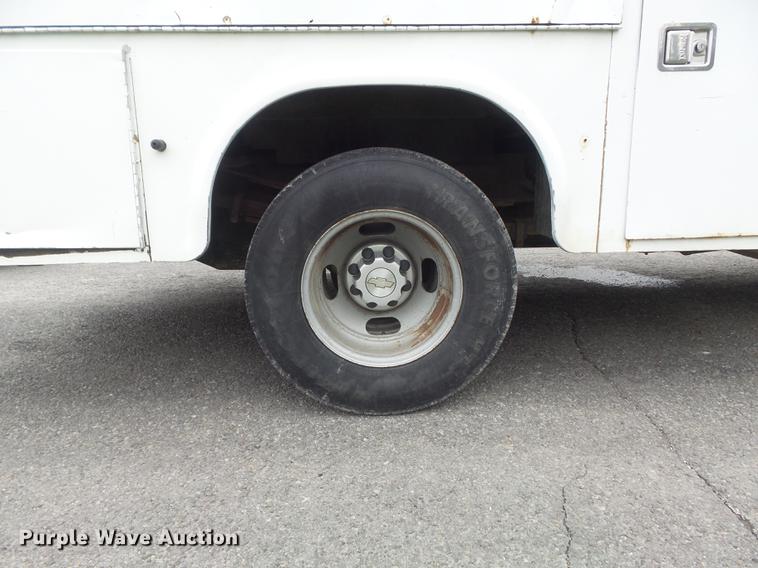 image for item DC7335 2007 Chevrolet Silverado 3500HD utility bed pickup truck