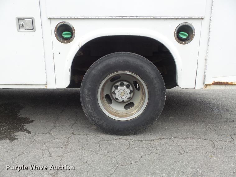 image for item DC7335 2007 Chevrolet Silverado 3500HD utility bed pickup truck