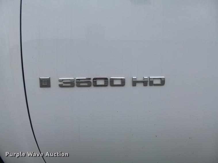 image for item DC7335 2007 Chevrolet Silverado 3500HD utility bed pickup truck