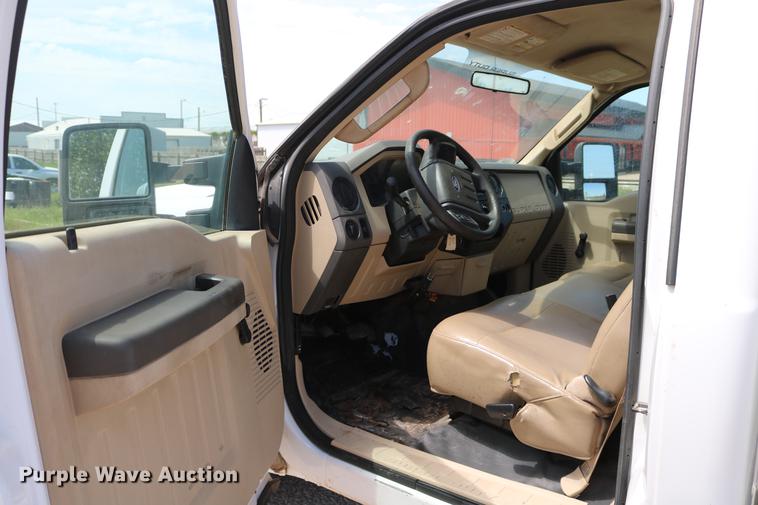 image for item DD1251 2008 Ford F250 Super Duty utility bed pickup truck