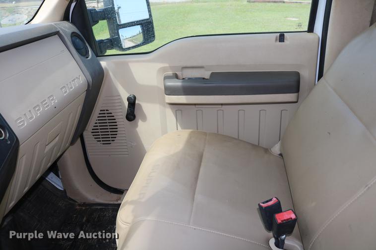 image for item DD1251 2008 Ford F250 Super Duty utility bed pickup truck