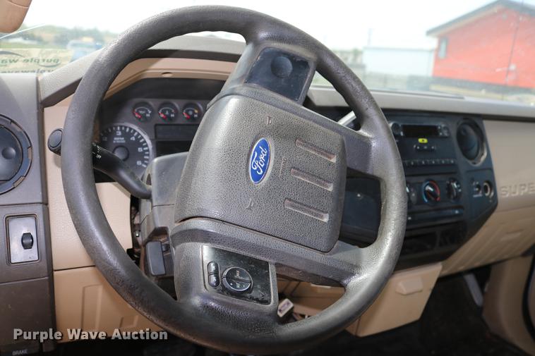 image for item DD1251 2008 Ford F250 Super Duty utility bed pickup truck