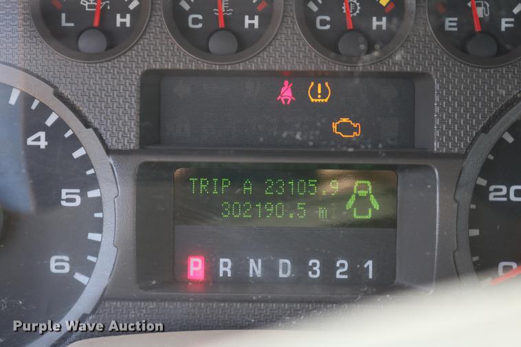 image for item DD1251 2008 Ford F250 Super Duty utility bed pickup truck