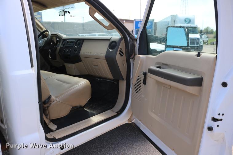 image for item DD1251 2008 Ford F250 Super Duty utility bed pickup truck