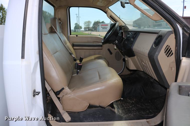 image for item DD1251 2008 Ford F250 Super Duty utility bed pickup truck