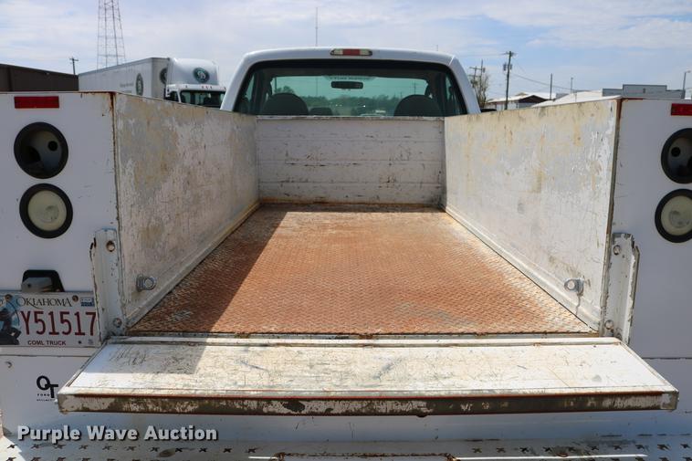 image for item DD1251 2008 Ford F250 Super Duty utility bed pickup truck
