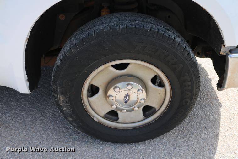 image for item DD1251 2008 Ford F250 Super Duty utility bed pickup truck