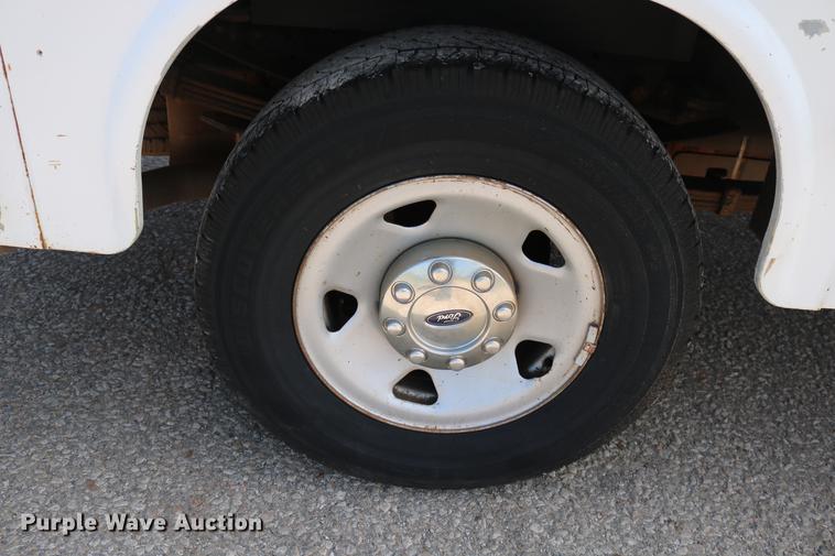 image for item DD1251 2008 Ford F250 Super Duty utility bed pickup truck