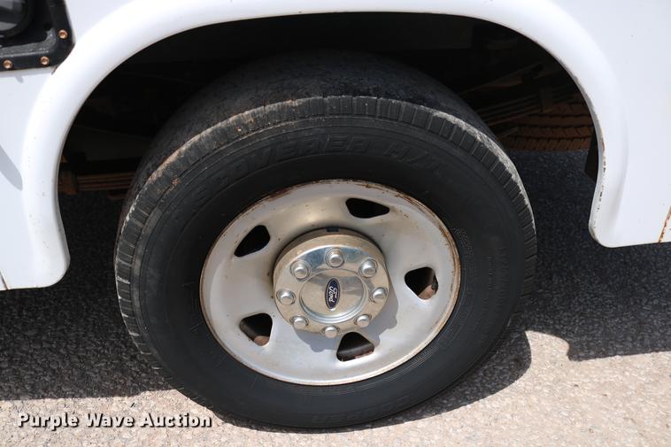 image for item DD1251 2008 Ford F250 Super Duty utility bed pickup truck