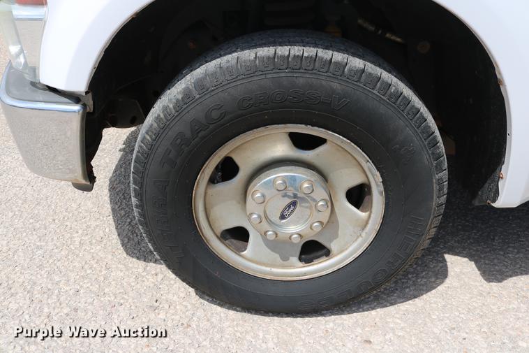 image for item DD1251 2008 Ford F250 Super Duty utility bed pickup truck