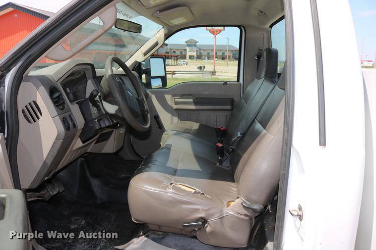 image for item DD1252 2010 Ford F250 Super Duty utility bed pickup truck