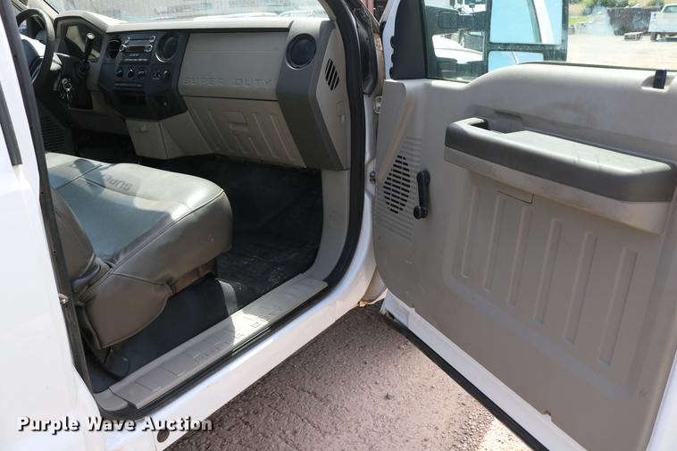 image for item DD1252 2010 Ford F250 Super Duty utility bed pickup truck