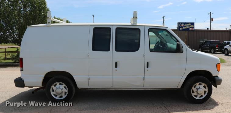 image for item DD1253 2007 Ford E150 van