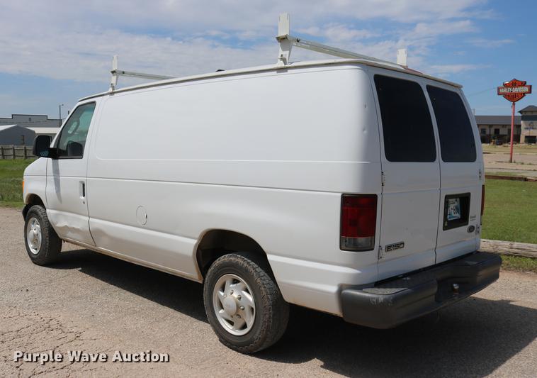 image for item DD1253 2007 Ford E150 van