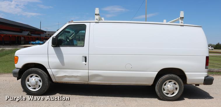 image for item DD1253 2007 Ford E150 van