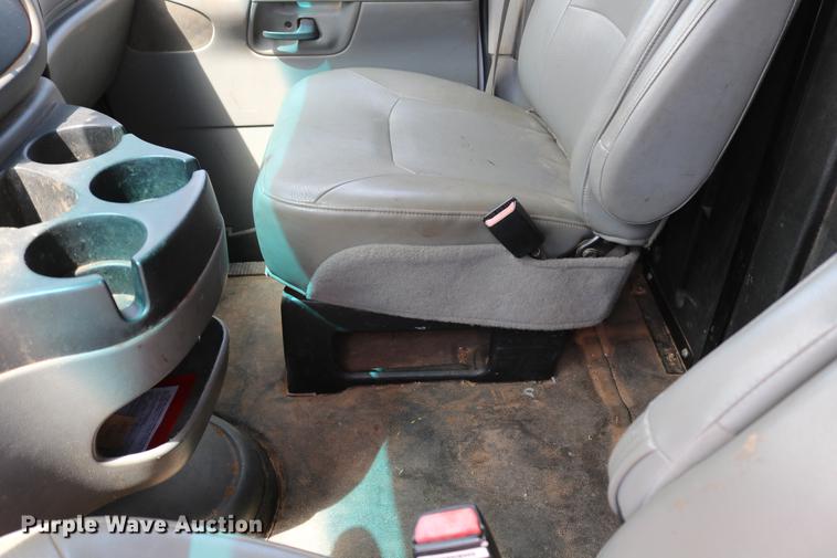 image for item DD1253 2007 Ford E150 van