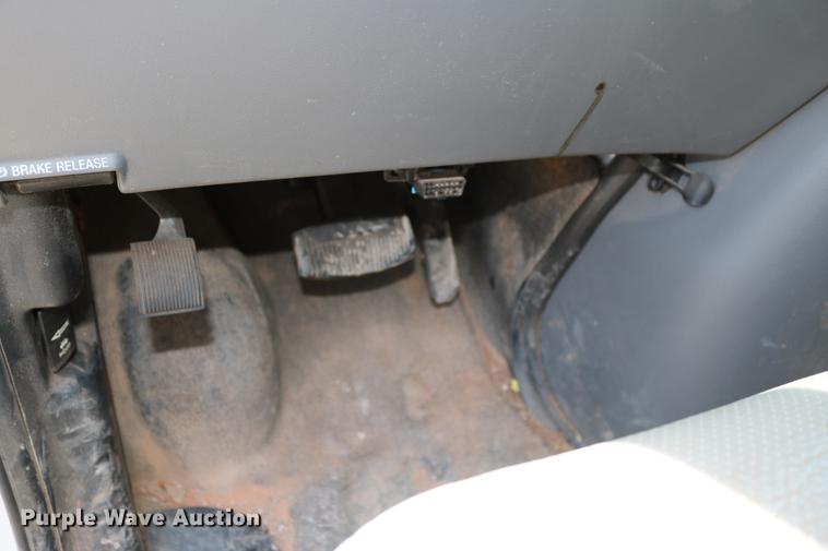 image for item DD1253 2007 Ford E150 van