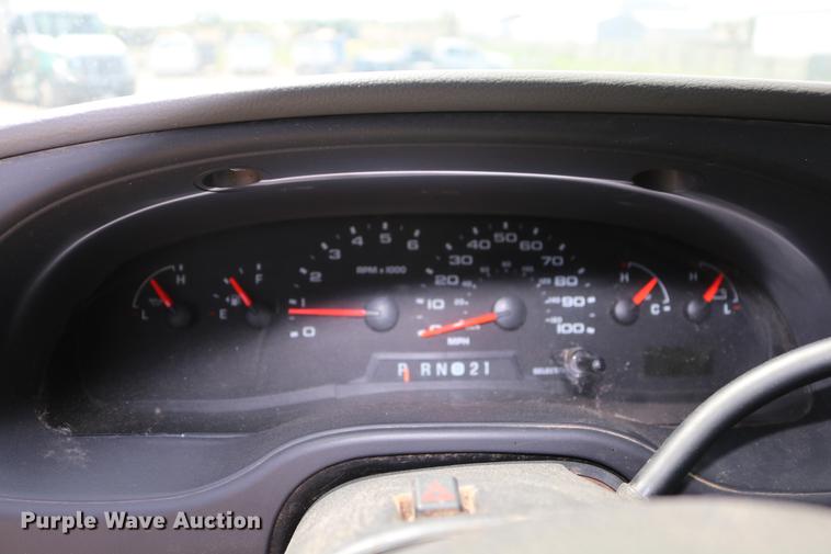 image for item DD1253 2007 Ford E150 van