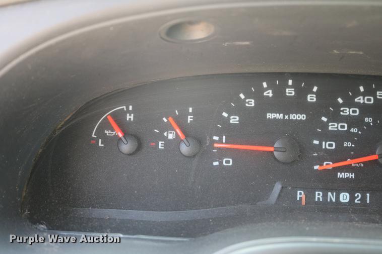 image for item DD1253 2007 Ford E150 van