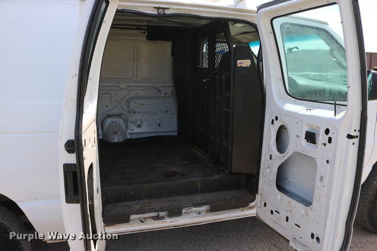 image for item DD1253 2007 Ford E150 van