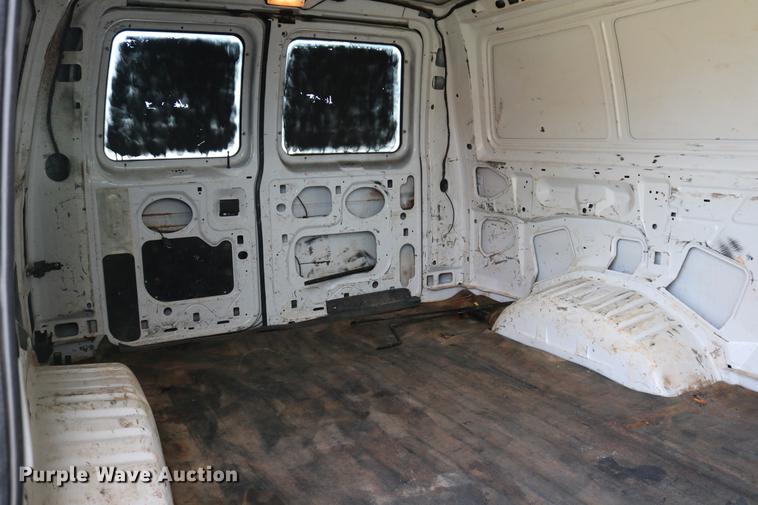 image for item DD1253 2007 Ford E150 van