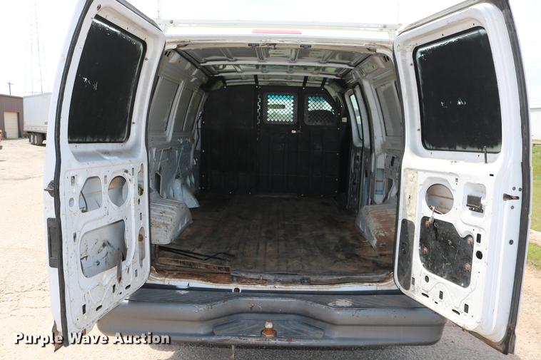 image for item DD1253 2007 Ford E150 van