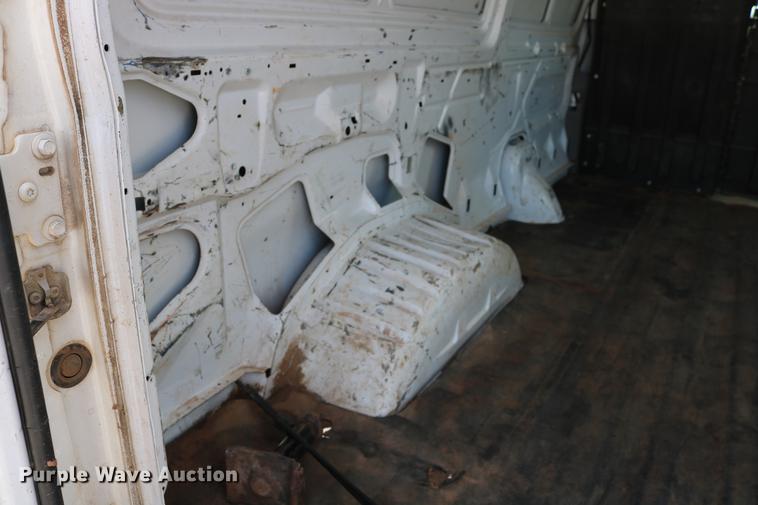 image for item DD1253 2007 Ford E150 van