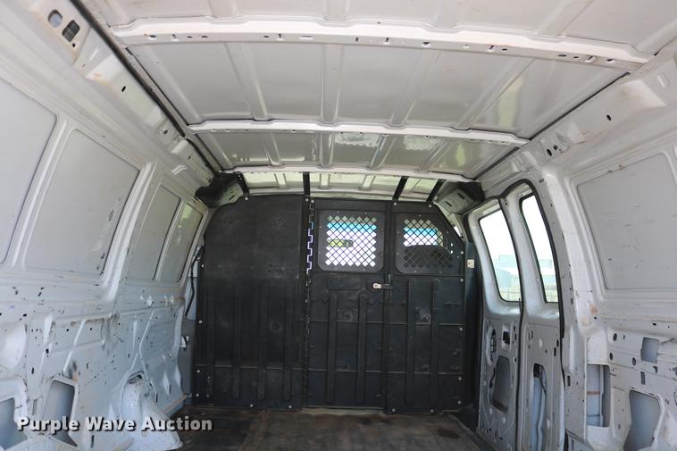 image for item DD1253 2007 Ford E150 van