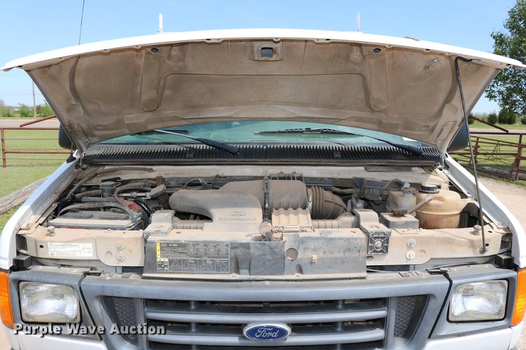 image for item DD1253 2007 Ford E150 van
