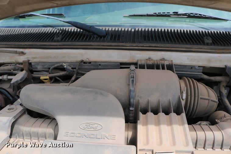 image for item DD1253 2007 Ford E150 van