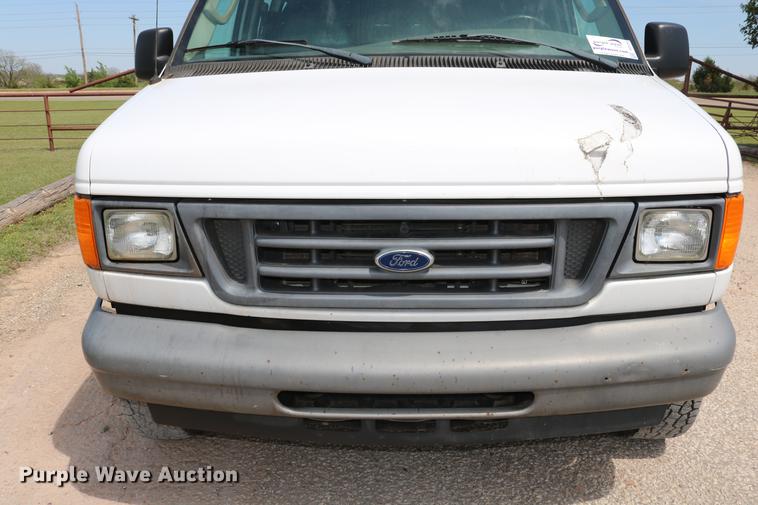 image for item DD1253 2007 Ford E150 van